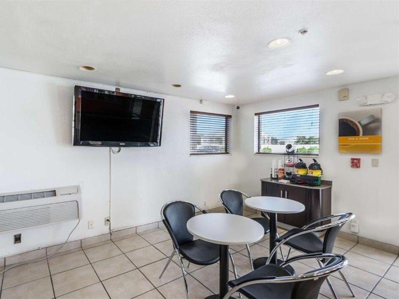 Motel 6-San Marcos, Tx - North Buitenkant foto